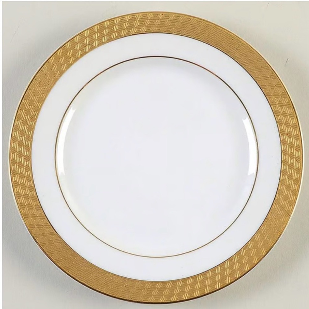 Mikasa Regent 7 1/2”  salad plate Elegant Gold and White Dinner Plate